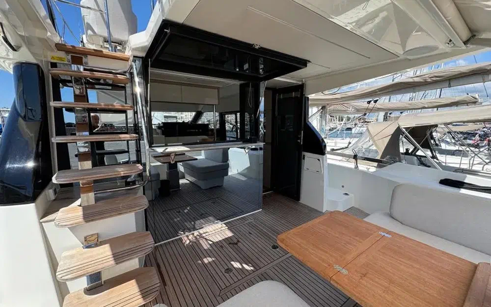slider 3 Prestige Yachts F4.9