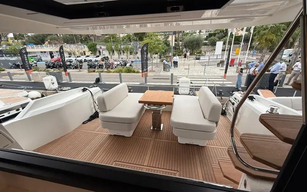 slider 4 Prestige Yachts F4.9