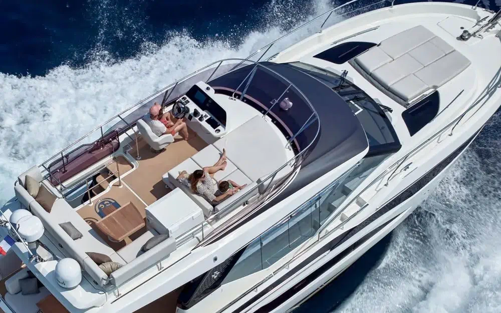 slider 5 Prestige Yachts F4.9