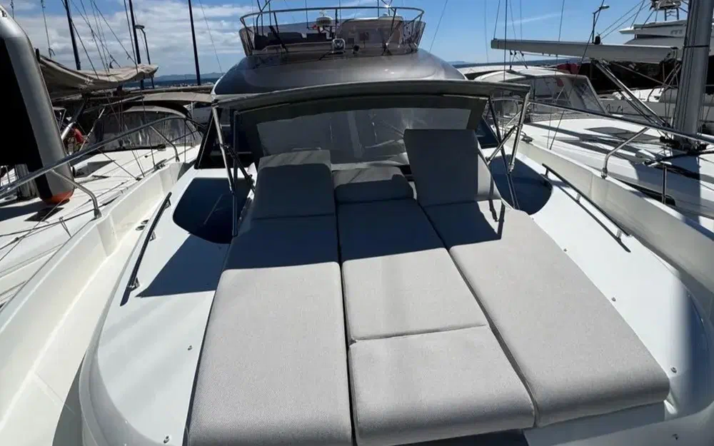 slider 7 Prestige Yachts F4.9