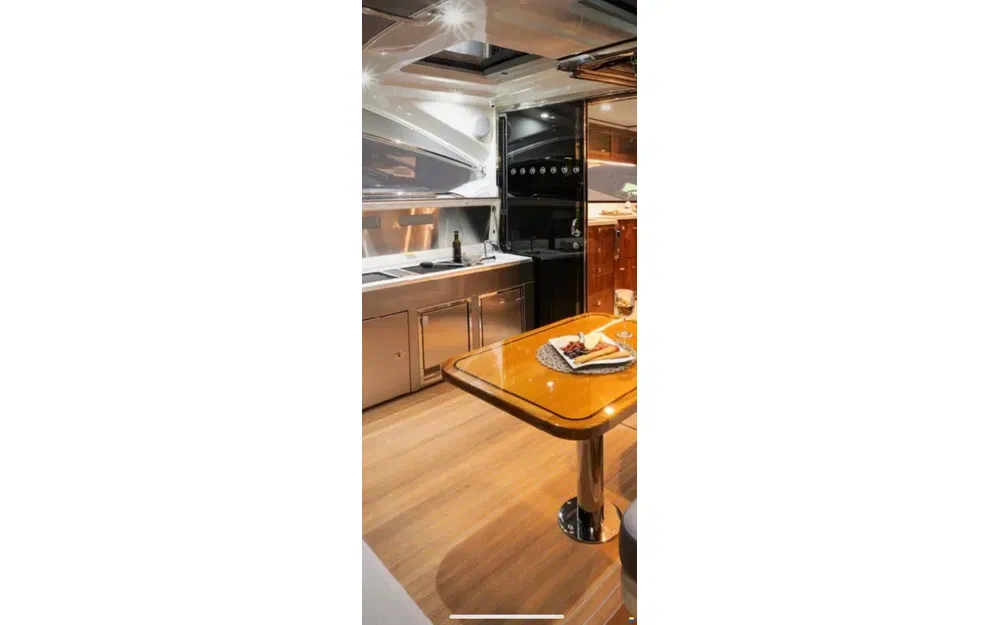 slider 9 Riviera 4800 SPORT YACHT SÉRIE II ÉDITION PLATINE