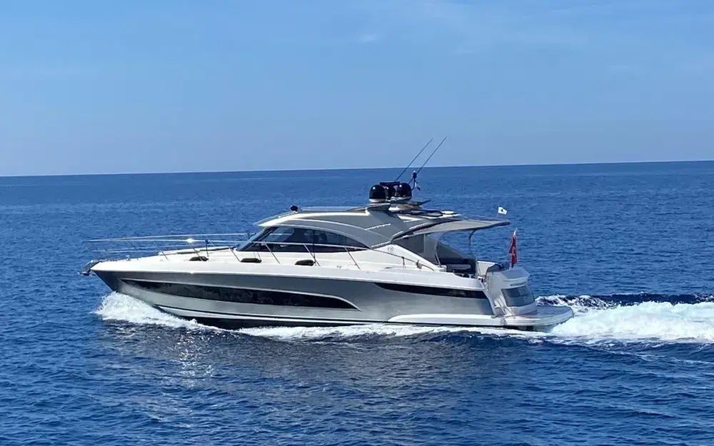 slider 0 Riviera 4800 SPORT YACHT SÉRIE II ÉDITION PLATINE