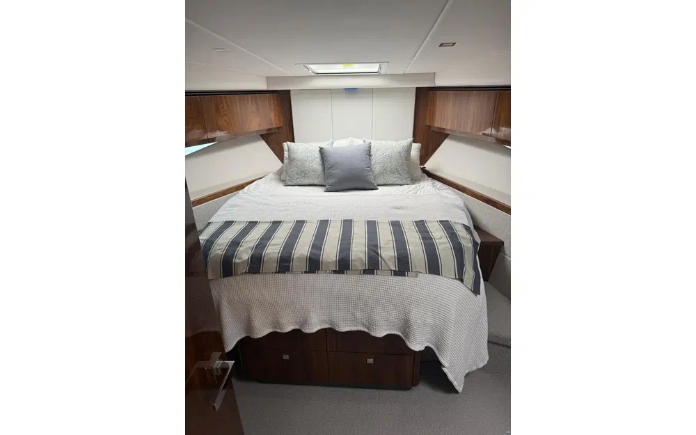 slider 3 Riviera 4800 SPORT YACHT SÉRIE II ÉDITION PLATINE
