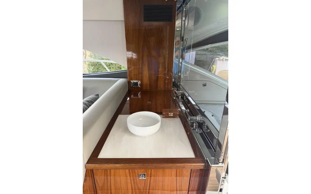 slider 5 Riviera 4800 SPORT YACHT SÉRIE II ÉDITION PLATINE