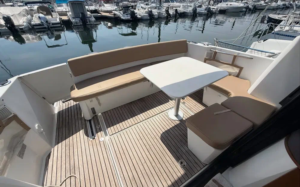 slider 4 Jeanneau Merry Fisher 855