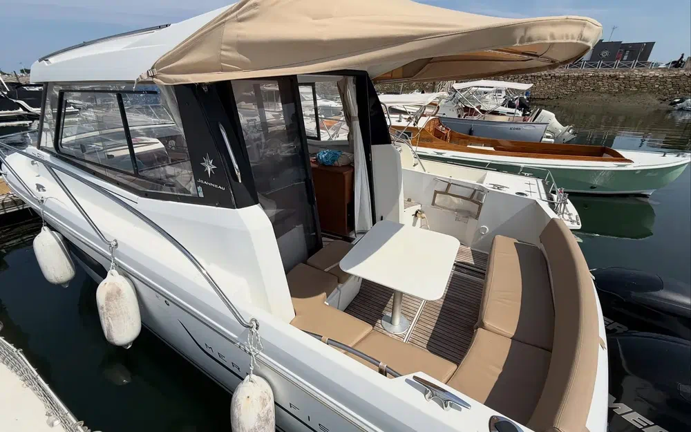 slider 1 Jeanneau Merry Fisher 855