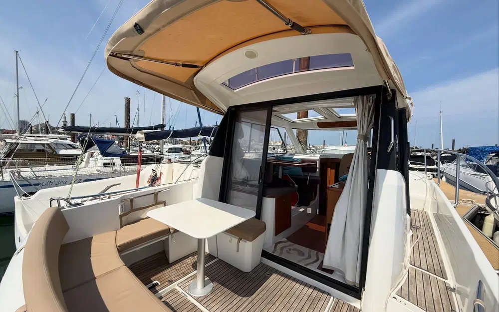 slider 2 Jeanneau Merry Fisher 855