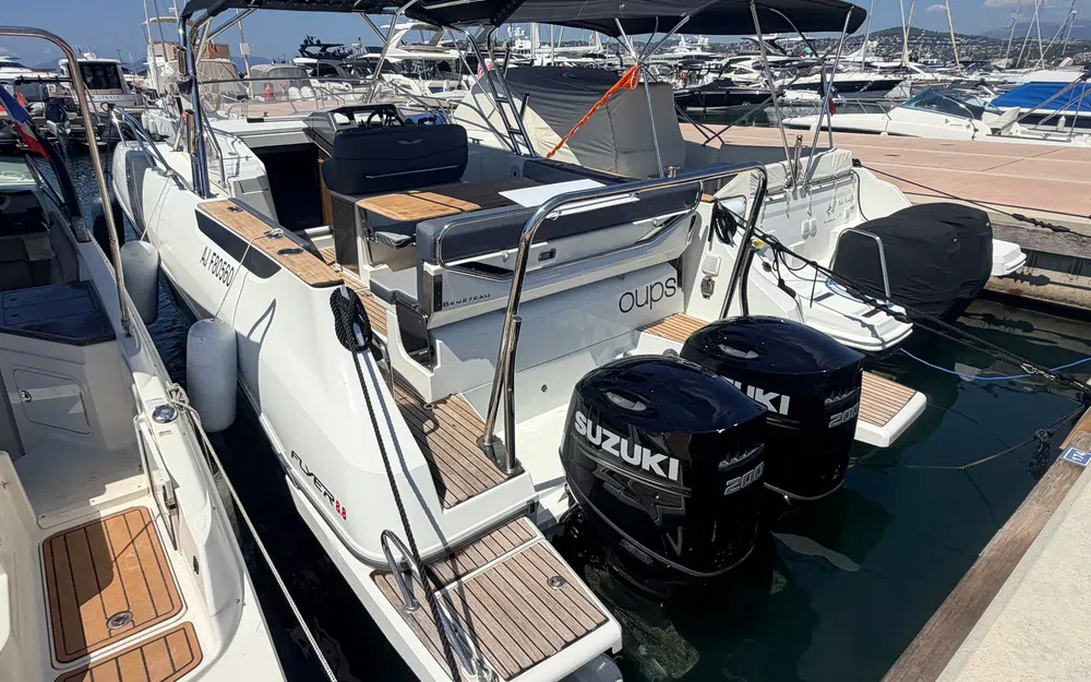 slider 1 Beneteau Flyer 8.8 SUNdeck