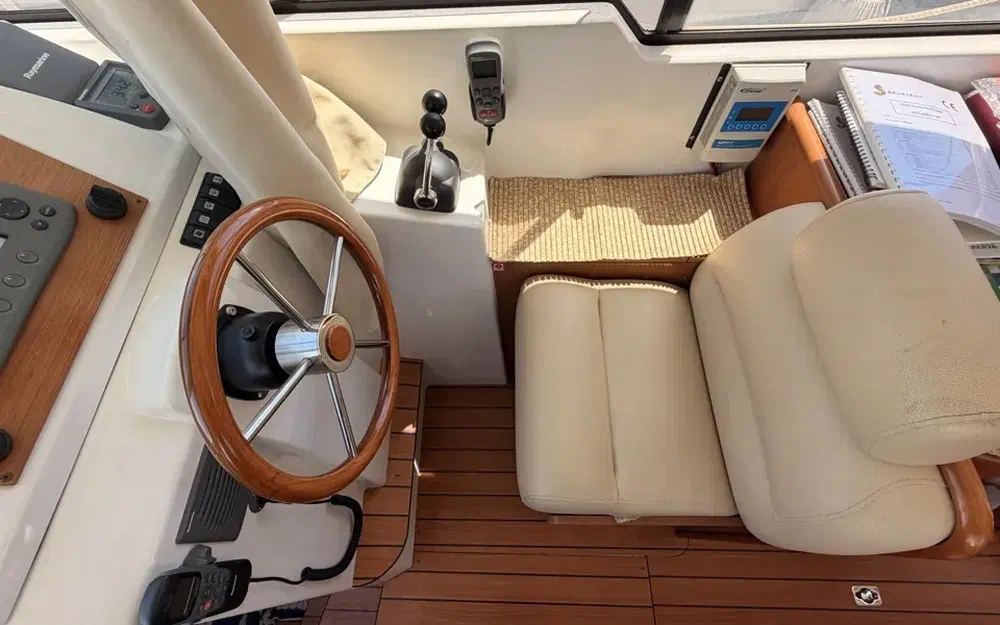 slider 21 Beneteau Antares 980