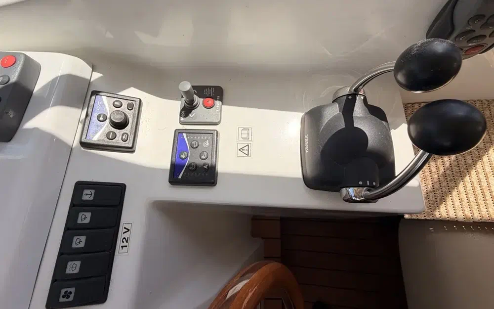 slider 24 Beneteau Antares 980