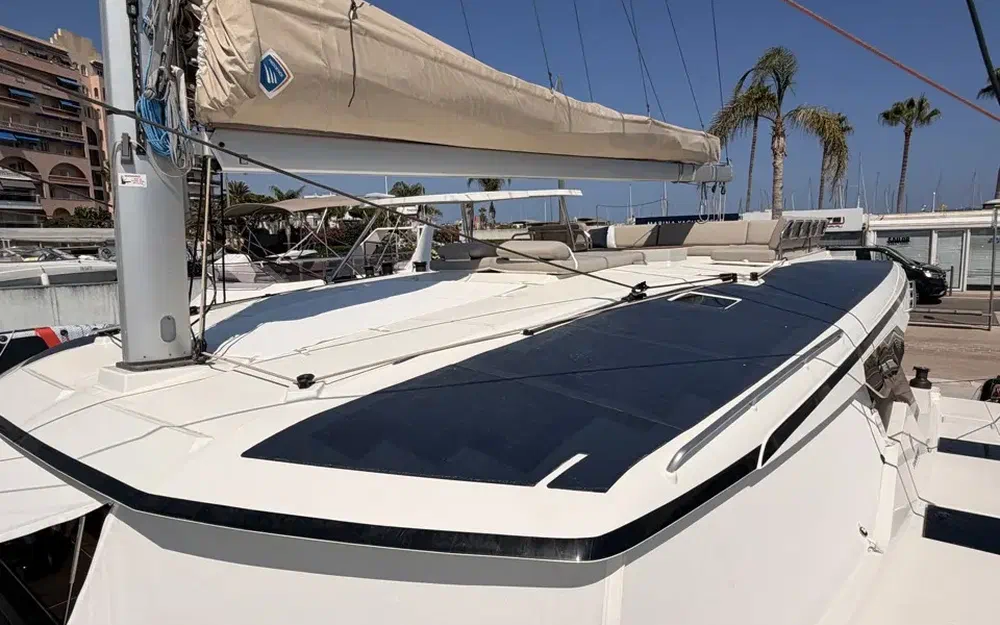 slider 11 Fountaine Pajot Aura 51