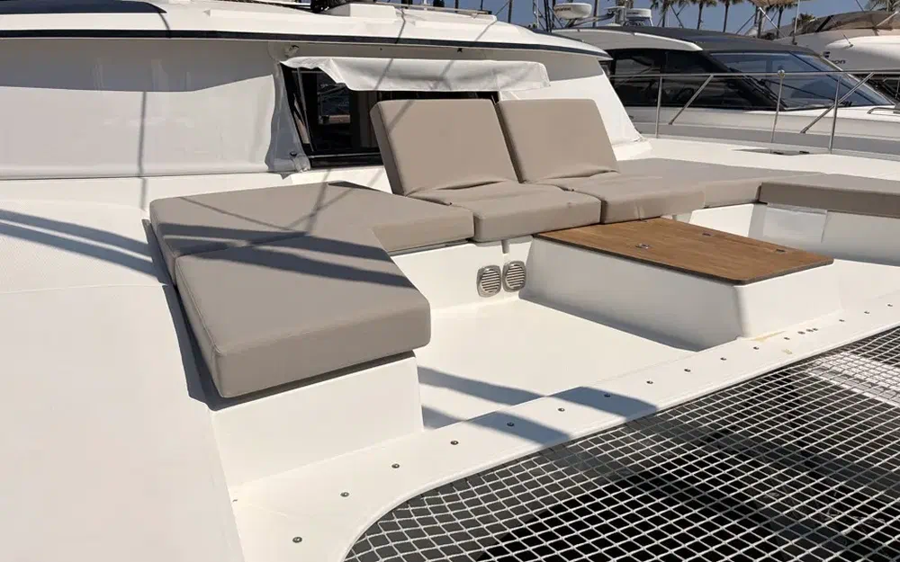 slider 13 Fountaine Pajot Aura 51
