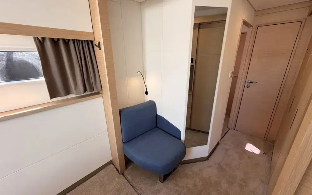 slider 15 Fountaine Pajot Aura 51