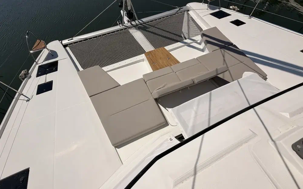 slider 16 Fountaine Pajot Aura 51