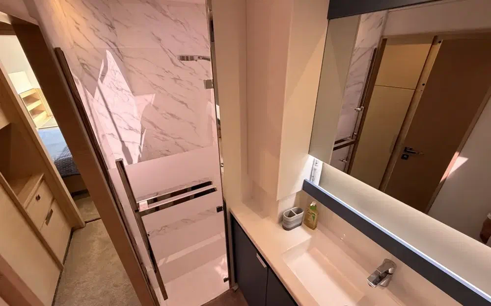 slider 17 Fountaine Pajot Aura 51