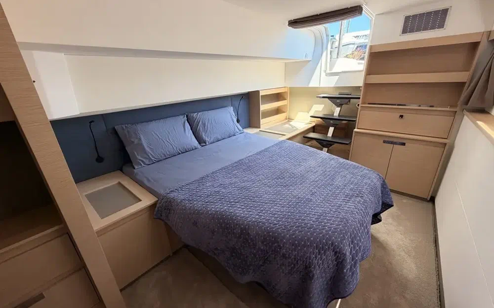 slider 21 Fountaine Pajot Aura 51