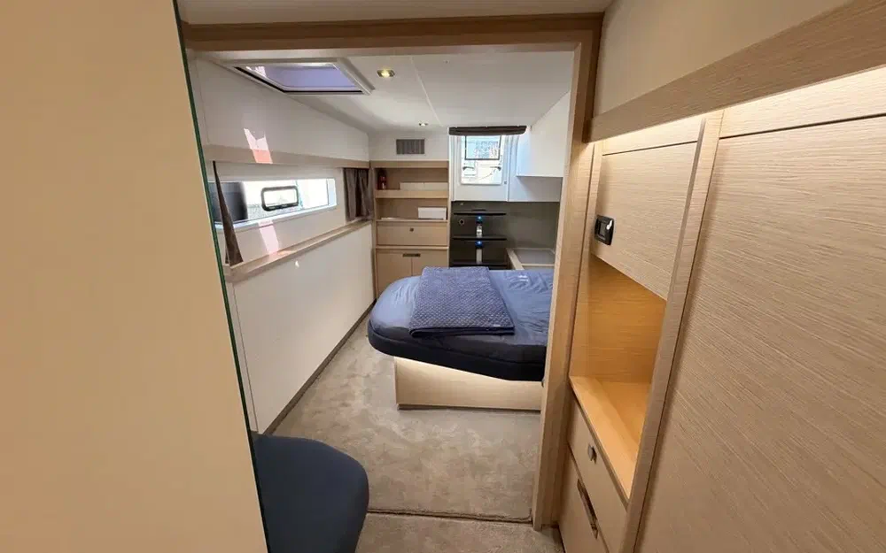 slider 23 Fountaine Pajot Aura 51