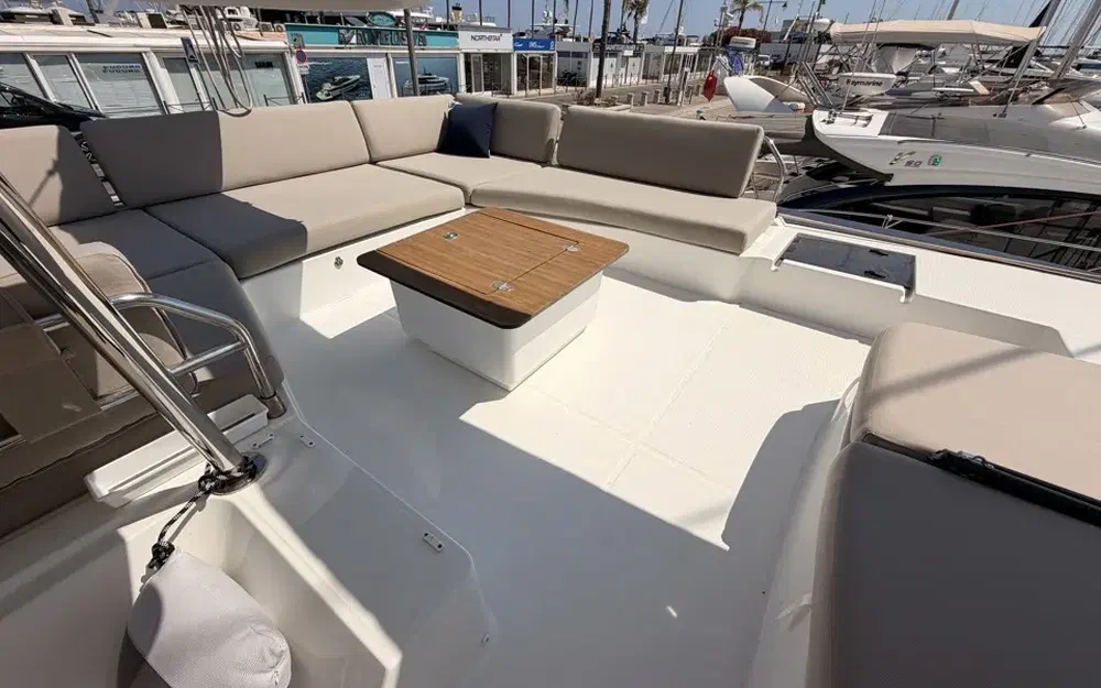 slider 26 Fountaine Pajot Aura 51