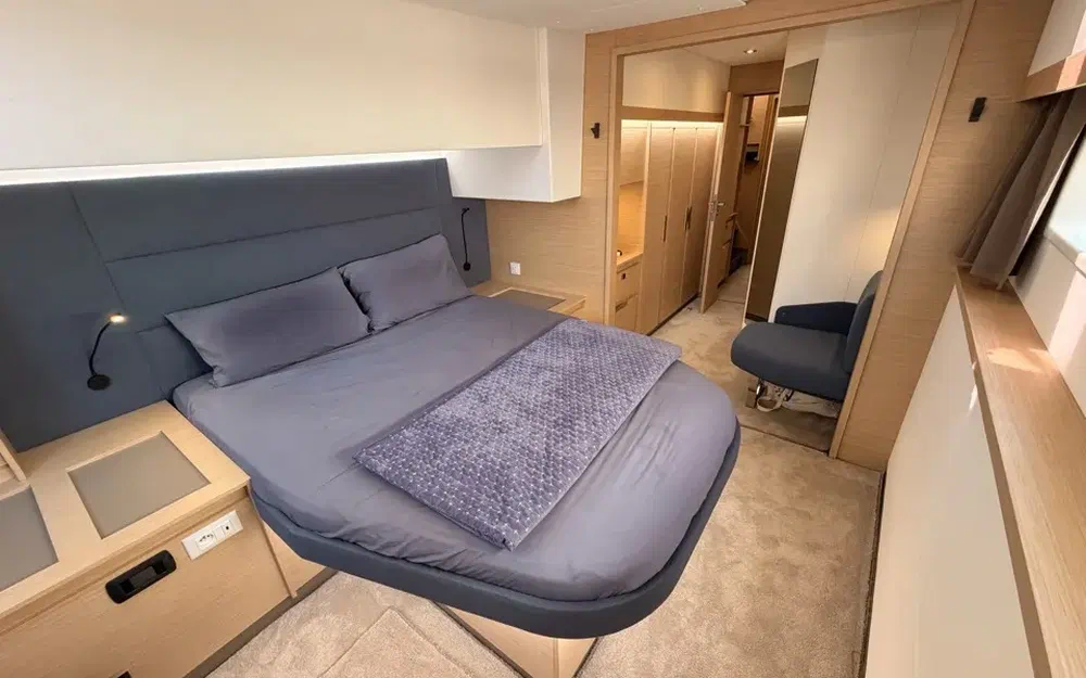 slider 28 Fountaine Pajot Aura 51