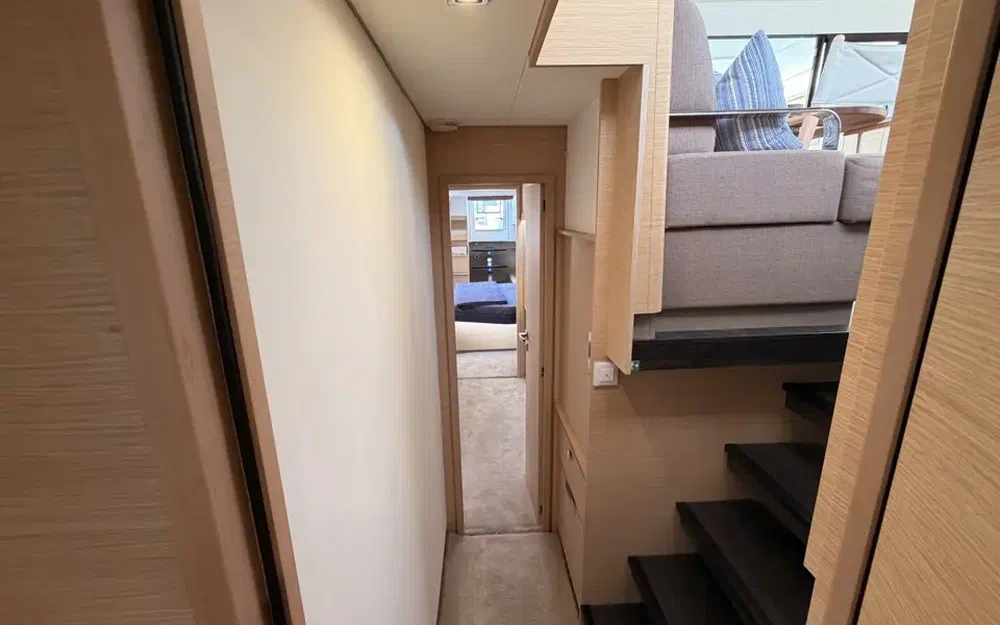 slider 29 Fountaine Pajot Aura 51
