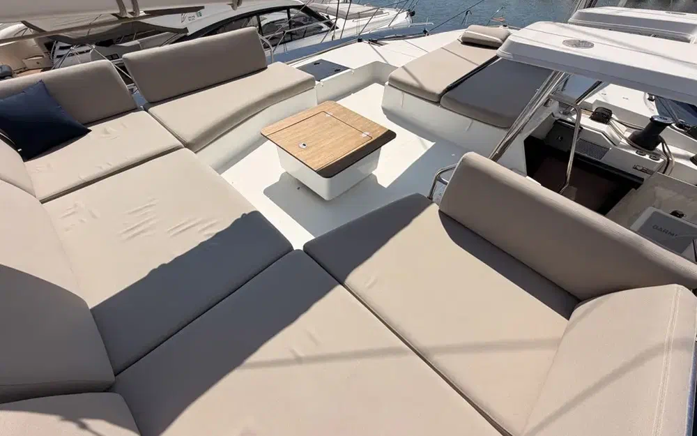 slider 32 Fountaine Pajot Aura 51