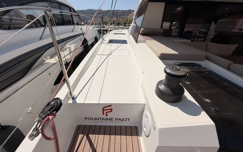 slider 33 Fountaine Pajot Aura 51