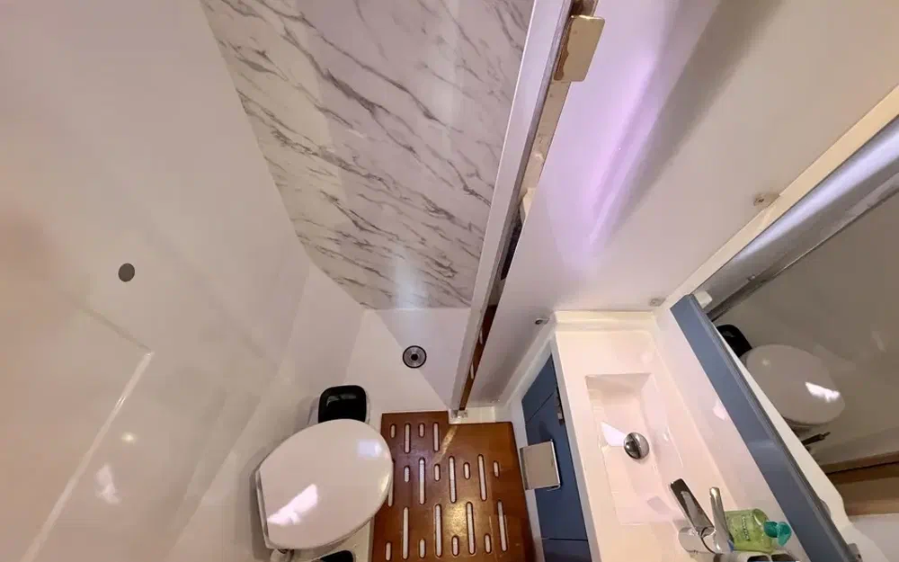 slider 34 Fountaine Pajot Aura 51