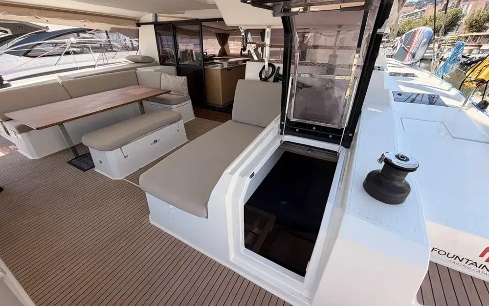 slider 36 Fountaine Pajot Aura 51