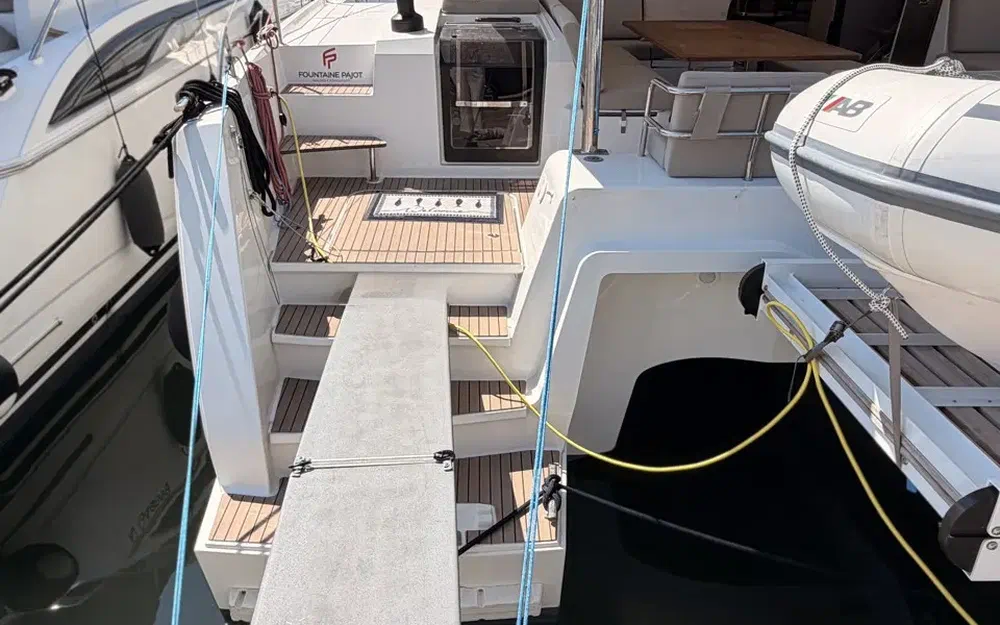 slider 3 Fountaine Pajot Aura 51