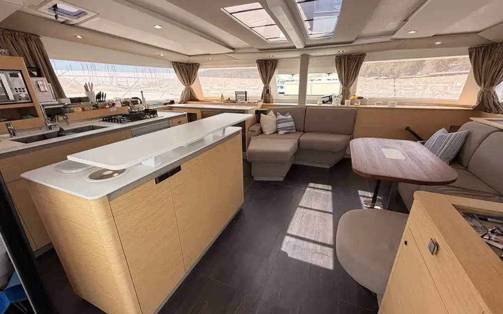 slider 39 Fountaine Pajot Aura 51