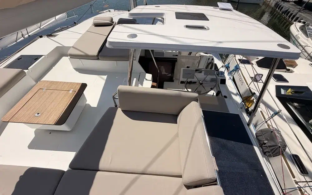 slider 56 Fountaine Pajot Aura 51