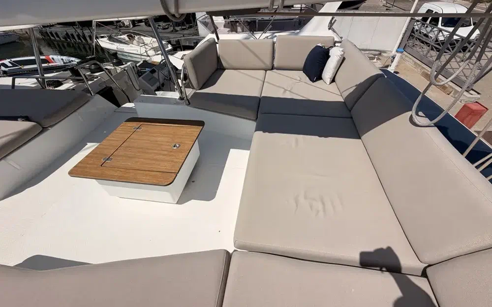 slider 57 Fountaine Pajot Aura 51
