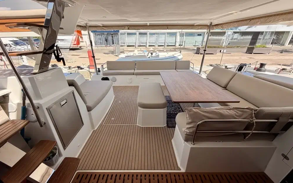 slider 58 Fountaine Pajot Aura 51
