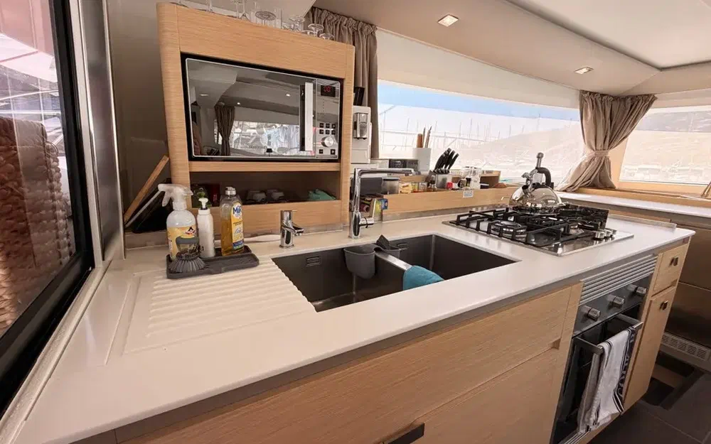 slider 5 Fountaine Pajot Aura 51