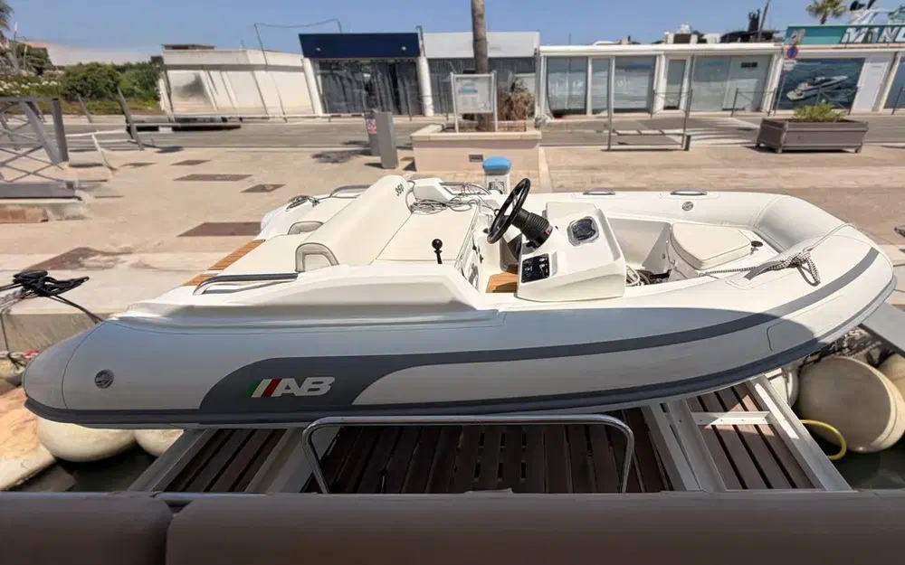 slider 61 Fountaine Pajot Aura 51