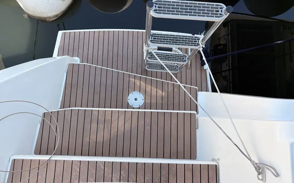 slider 68 Fountaine Pajot Aura 51