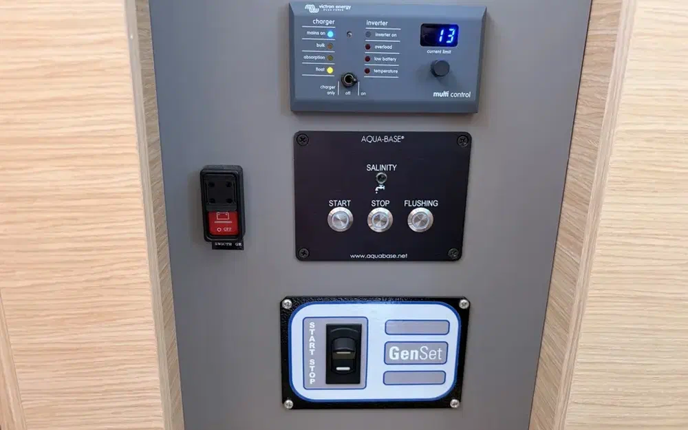 slider 69 Fountaine Pajot Aura 51