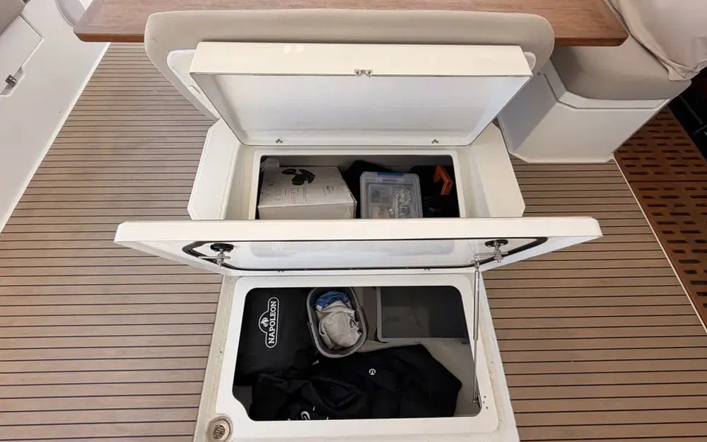 slider 73 Fountaine Pajot Aura 51
