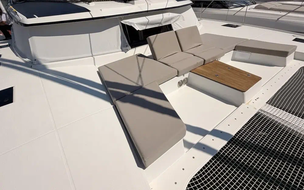 slider 8 Fountaine Pajot Aura 51