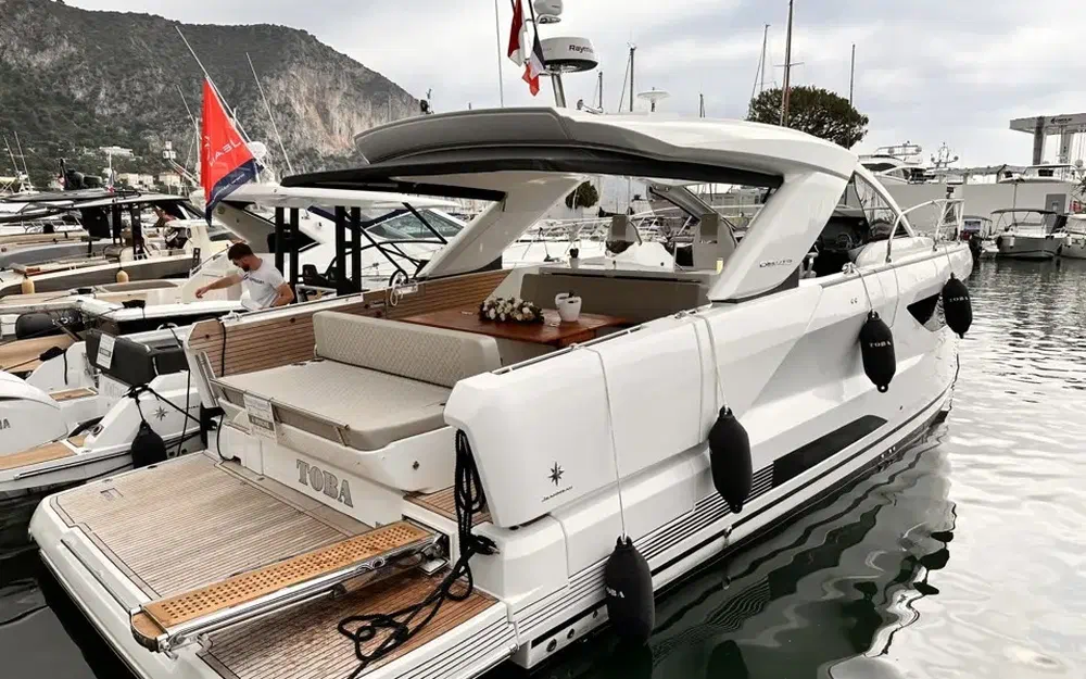 slider 0 Jeanneau DB 43