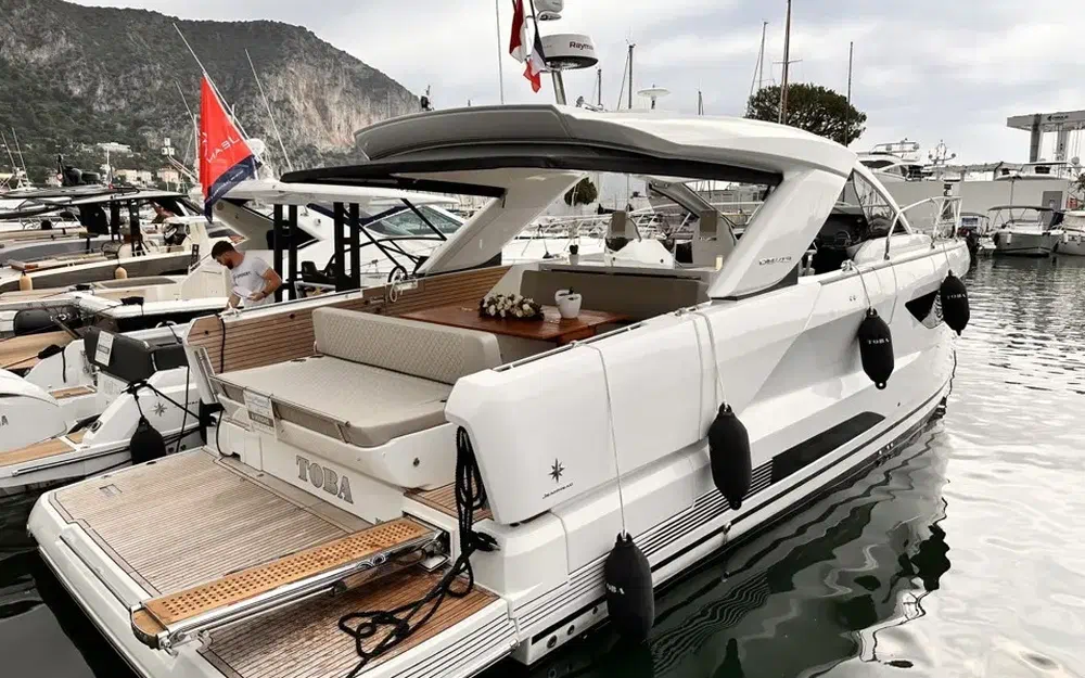 slider 10 Jeanneau DB 43