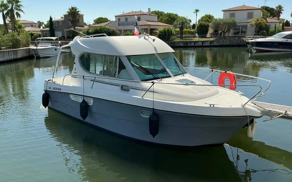 slider 0 Jeanneau Merry Fisher 805