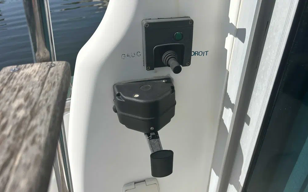 slider 10 Jeanneau Merry Fisher 805