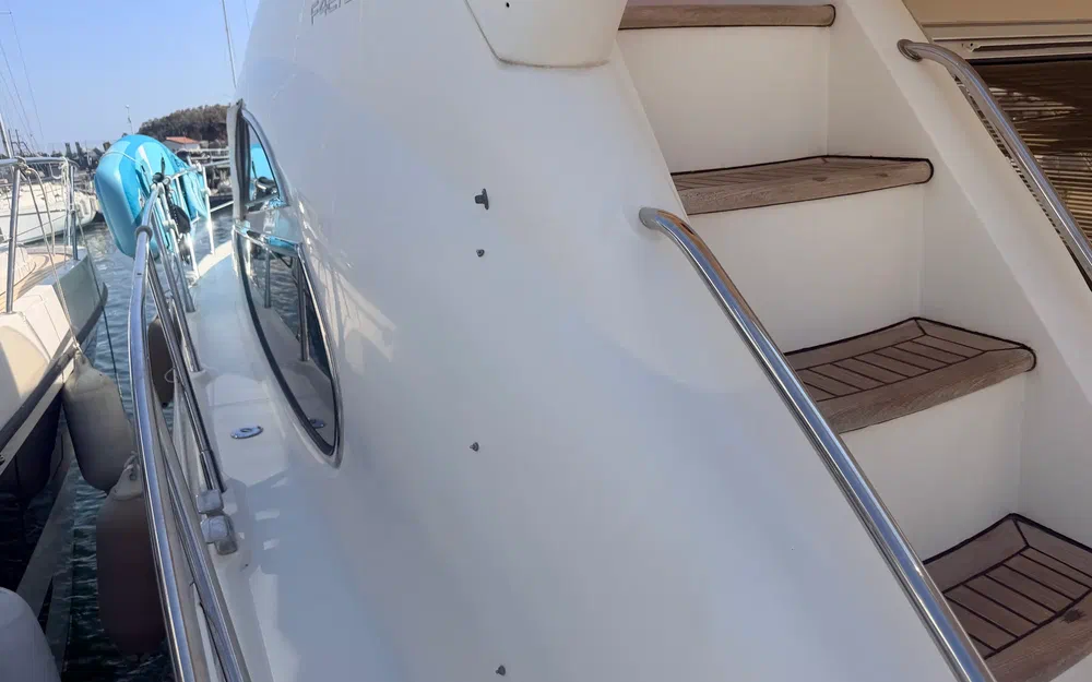 slider 9 Sealine F 42/5