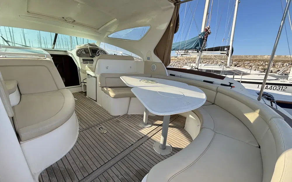 slider 1 Prestige Yachts Prestige 34 hard top