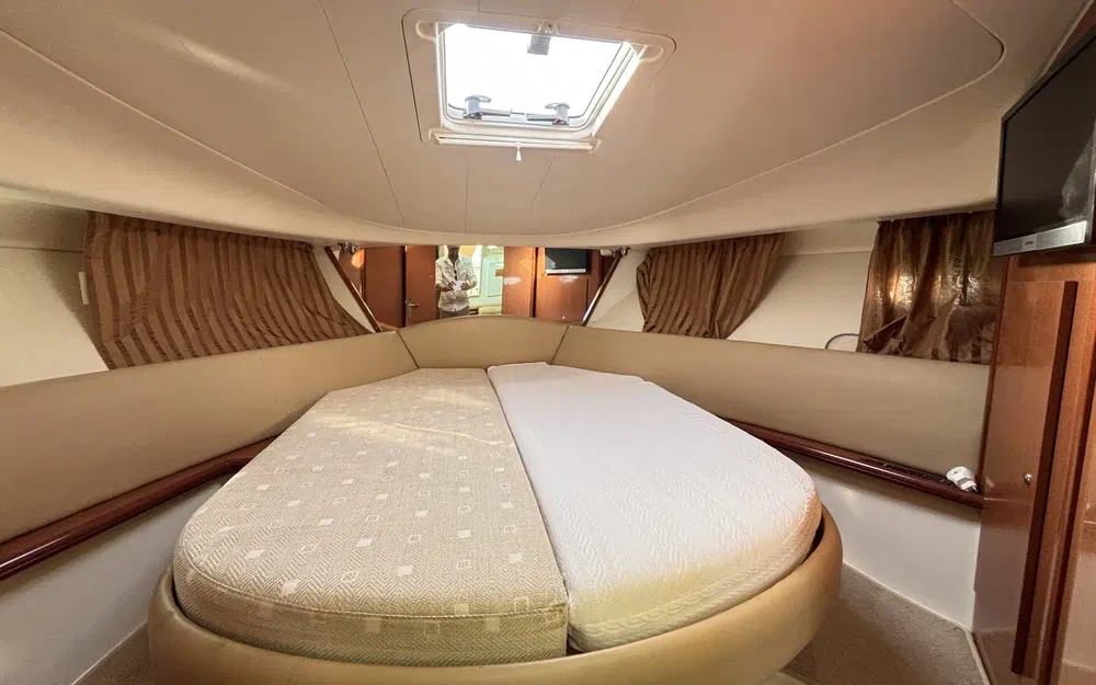 slider 3 Prestige Yachts Prestige 34 hard top
