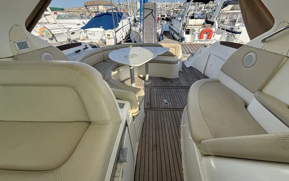 slider 7 Prestige Yachts Prestige 34 hard top
