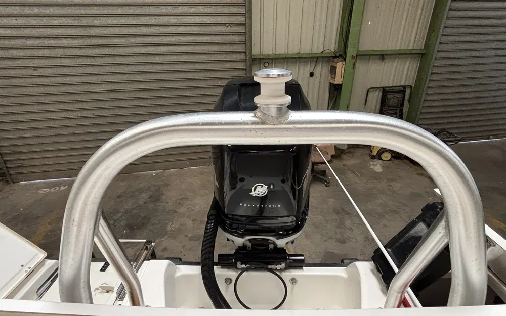 slider 10 Boston Whaler 230 Dauntless