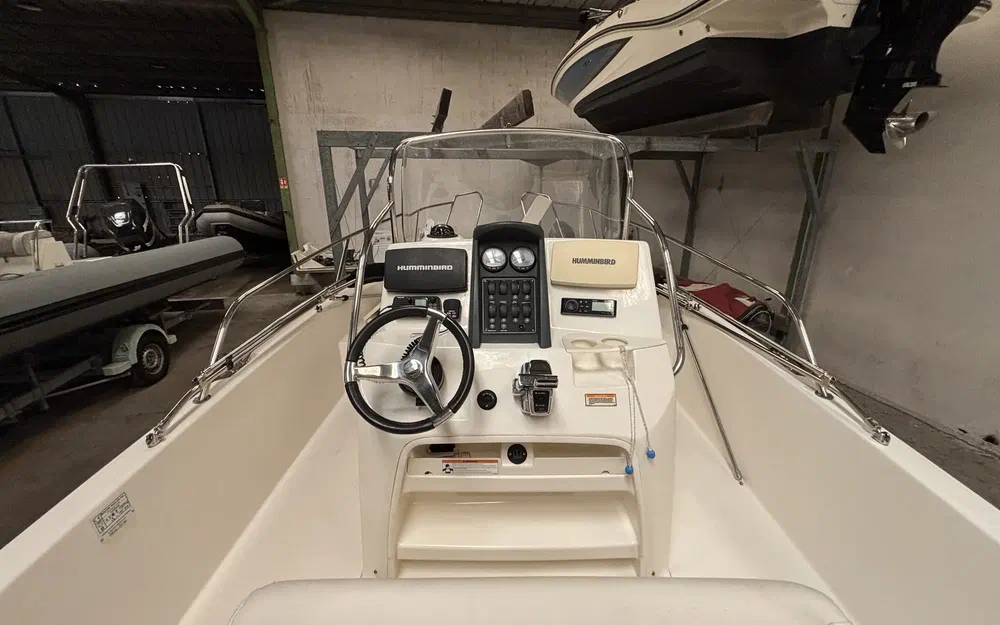 slider 14 Boston Whaler 230 Dauntless