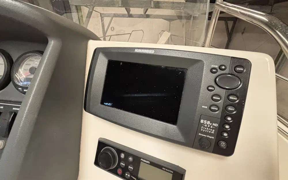 slider 17 Boston Whaler 230 Dauntless